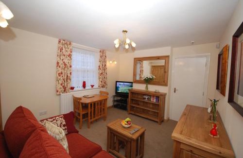 Guisborough House | Saltburn Holidays Bluebell Cottage