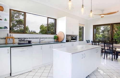 Culburra Beach Cottage | Saltbush Cottage - Pet Friendly - 1 Min Walk to Beach