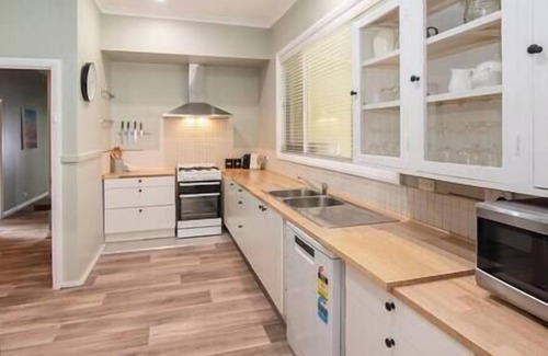 Busselton House | Saltwater Escape -300m to beach
