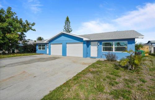 Indian Harbour Beach House | Saltwater Haven 3bd Dog Friendly with Bckyrd