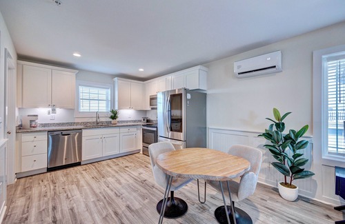 Surf City Apartment | Saltwater Suites, 101 King ADA 1st Floor