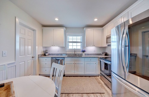 Surf City Apartment | Saltwater Suites, 107 Queen 1st Floor