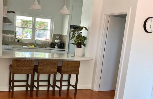 Victor Harbor House | Saltwater + Sunsets – Seaside Haven with Ocean Views and Family-Friendly Charm