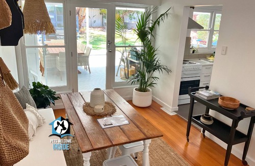 Victor Harbor House | Saltwater + Sunsets – Seaside Haven with Ocean Views and Family-Friendly Charm