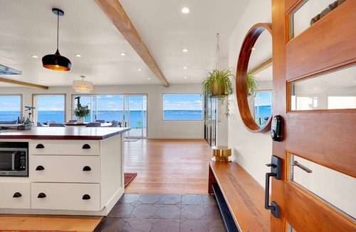 Kingston House | SaltWood: Zenith Waterfront Retreat