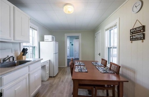 Old Orchard Beach Condo | Salty Air Suites, B: Easy to walk in, One level, 3 beds, ocean views.