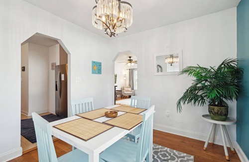 North Charleston Cottage | Salty Breeze Bungalow: located near beaches, downtown, coliseum, riverfront park