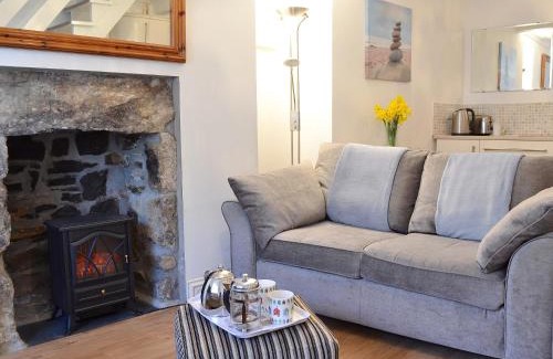 Newlyn House | Salty Cottage