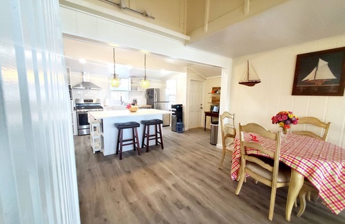 Spanish Wells House | Salty Dog - Harbour views, "Old Town" Spanish Wells, Fully & Newly remodeled.