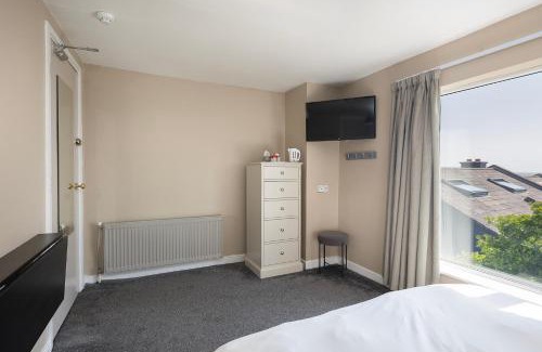 Ballycotton Hotel | Salty Dog Restaurant, Pub & Guesthouse
