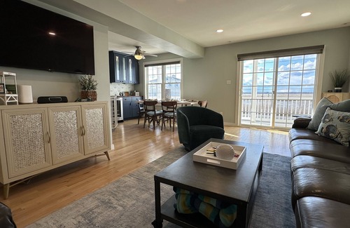 South End Condo | Salty Dog: South End Sunsets - Dog Friendly 2 short blocks to 42nd Street beach
