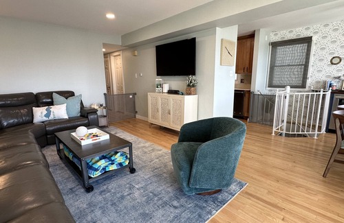 South End Condo | Salty Dog: South End Sunsets - Dog Friendly 2 short blocks to 42nd Street beach