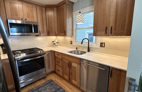 South End Condo | Salty Dog: South End Sunsets - Dog Friendly 2 short blocks to 42nd Street beach