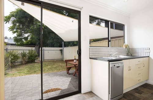 Glenelg South House | Salty Pines - Large 3BR Glenelg South