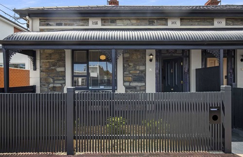 Glenelg South House | Salty Pines - Large 3BR Glenelg South