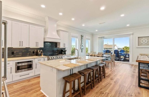 Navarre Beach House | Salty Sue 6 Bedroom Home