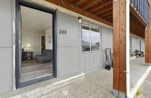 Ocean Shores House | Salty Waves Condo