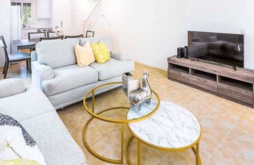 Chino House | Salubrious Breeze on Freeze
