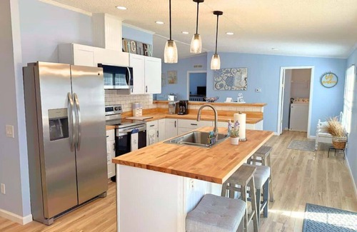 Prosperity House | Saluda Lake Escape Su