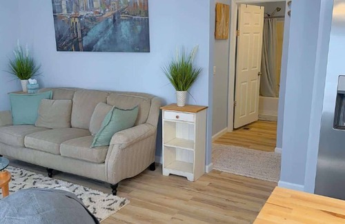 Prosperity House | Saluda Lake Escape Su