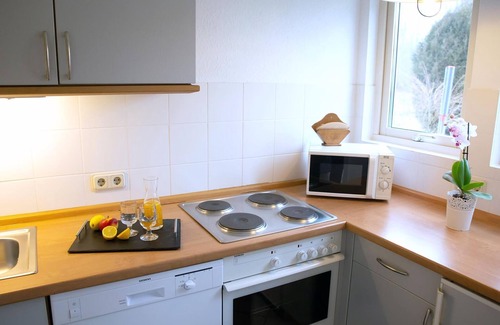 Tarnewitz Apartment | Salzwiese right, shower and bath, WC - Hotelanlage Tarnewitzer Hof