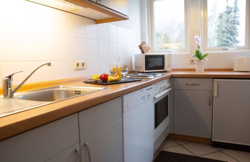 Tarnewitz Apartment | Salzwiese right, shower and bath, WC - Hotelanlage Tarnewitzer Hof