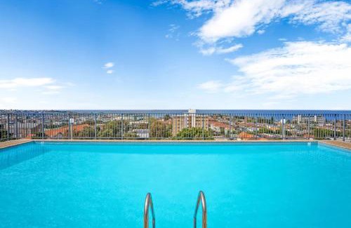 Bondi Apartment | Sam's Bondi top floor studio - lift, view, pool, secure