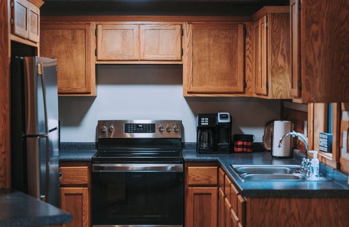 Laurelville Cabin | Sam's Creek Retreat w/Hot Tub!