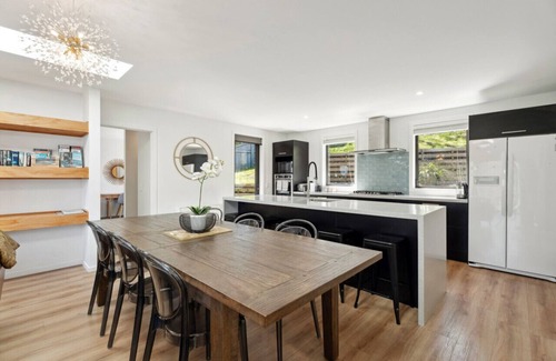 Sunshine Bay House | Sam's Sanctuary | Fernhill Home