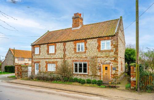 Docking House | Samphire Cottage by Big Skies Cottages