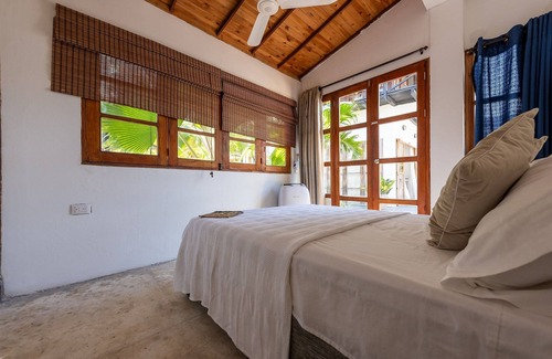 Bocachica Cabin | Samsara Room /Pool/Wifi/Near Ocean