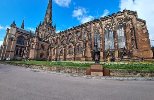 Lichfield Apartment | Samuels' a duplex apartment by Spires Accommodation in Lichfield City Centre