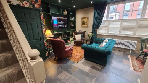 Lichfield Apartment | Samuels' a duplex apartment by Spires Accommodation in Lichfield City Centre