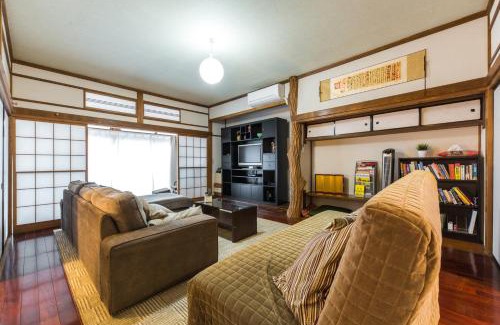 Nakano House | Samurai House - Large Family House, West Shinjuku