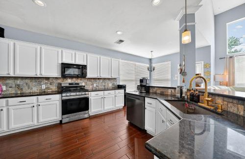 Stone Oak House | San Antonio Oasis Hot Tub & Pool Access home