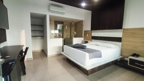 Cabo de Hornos Hotel | San Antonio Plaza