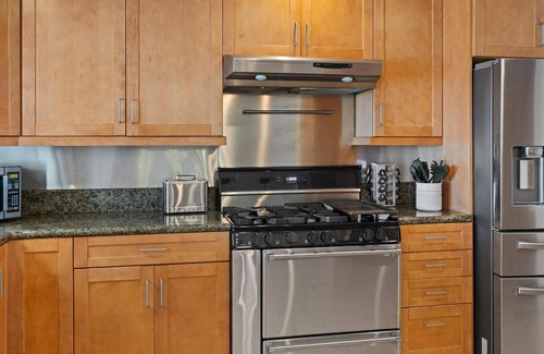 Loma Portal House | San Diego Coastal Home With Downtown Views! 5 Bedroom Home by RedAwning