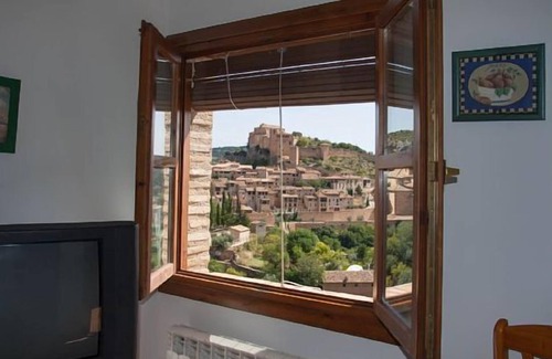 Alquezar Cottage | San Hipólito Apartment for 8 people