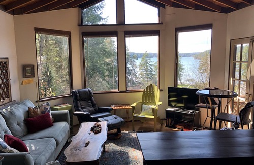 Roche Harbor Cottage | San Juan Island Cottage with View of Sunsets Over Westcott Bay