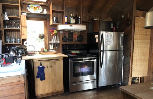 Roche Harbor Cottage | San Juan Island Cottage with View of Sunsets Over Westcott Bay