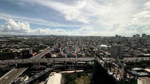 Pio del Pilar Apartment | San Lorenzo Avida T2 Rm 333Cozy 1BR Condo along EDSA Makati near NAIA