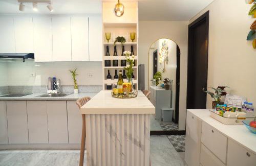 Pio del Pilar Apartment | San Lorenzo Place Mall & Residences Tower 3 by Magallanes MRT station Makati