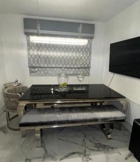 Sittingbourne Apartment | San Pedro Luxury Sittingbourne