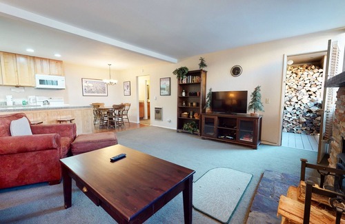 Mammoth Lakes Condo | San Sierra 10 Updated Condo, with Complex Jacuzzi, Short Walk to The Village by RedAwning
