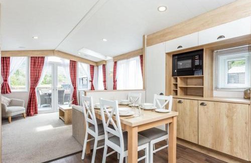 Fort Augustus Resort | Sanctuary 10 Hot tub lodge