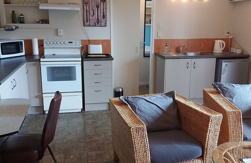 Tauranga Apartment | Sanctuary in your 2 bedroom unit. Safe parking directly outside. Pool & cabana.