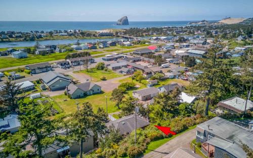 Pacific City House | Sand and Sea Beach House - Meredith Lodging