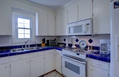 South End House | Sand Castle - Spacious stand alone home on the south end