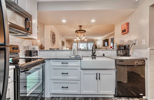 Panama City Beach Villa | Sand Dollar Villa 504: closest to beach, restaurants, convention, no resort fee