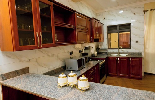Entebbe Bed & Breakfast | Sand Grains Residences 004